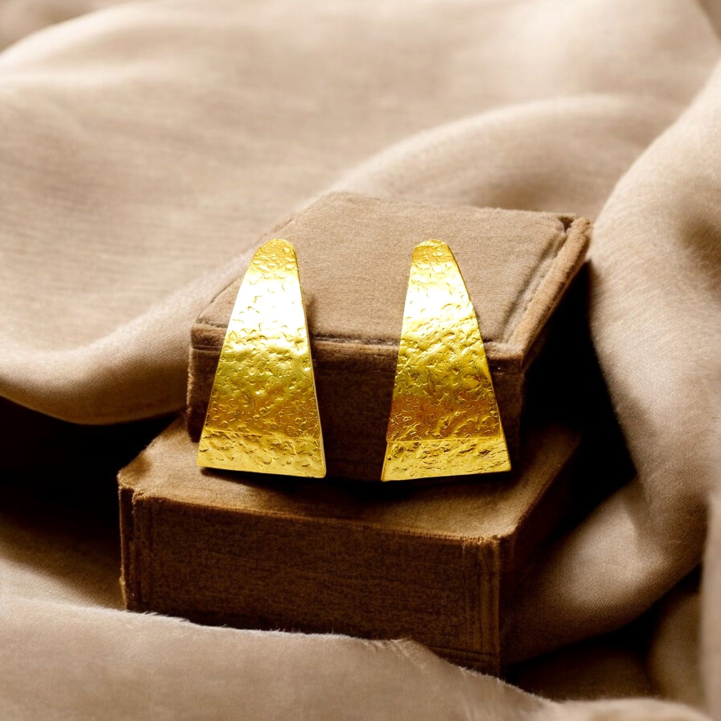 Golden Horizon Studs